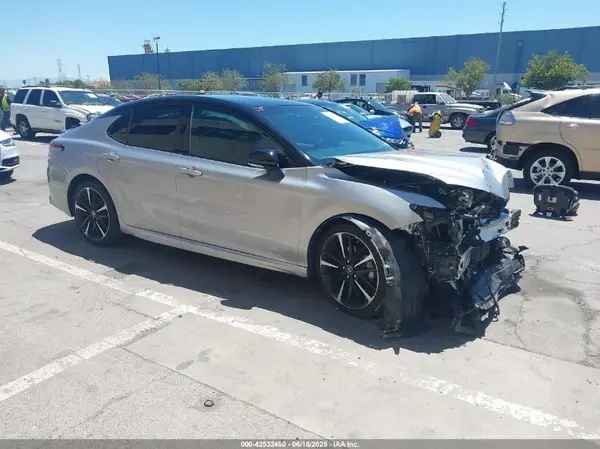 4T1B61HK3JU151049 2018 TOYOTA CAMRY - Image 1