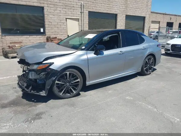 4T1B61HK3JU151049 2018 TOYOTA CAMRY - Image 2