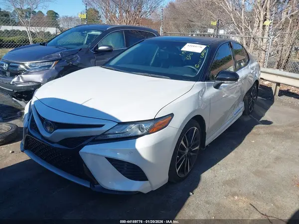 4T1B61HK3JU152282 2018 TOYOTA CAMRY - Image 2