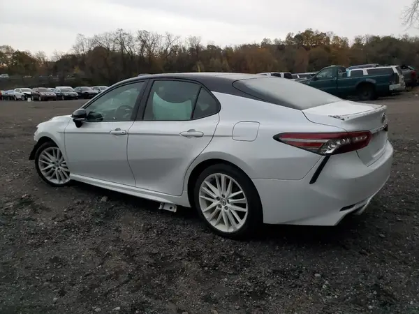4T1B61HK3JU152315 2018 TOYOTA CAMRY - Image 2
