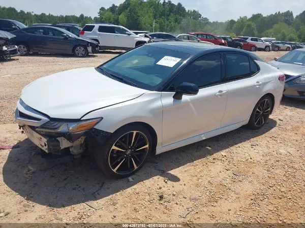4T1B61HK3JU155960 2018 TOYOTA CAMRY - Image 2