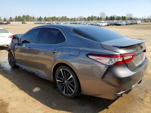 4T1B61HK3JU503529 2018 TOYOTA CAMRY - Image 2