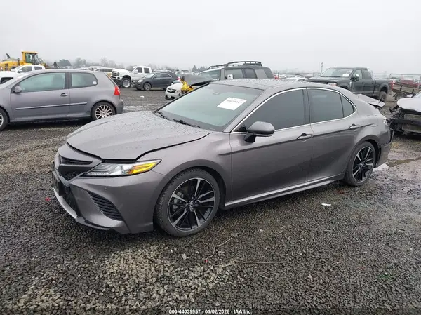 4T1B61HK3JU506396 2018 TOYOTA CAMRY - Image 2