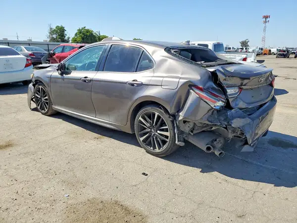 4T1B61HK3JU506849 2018 TOYOTA CAMRY - Image 2