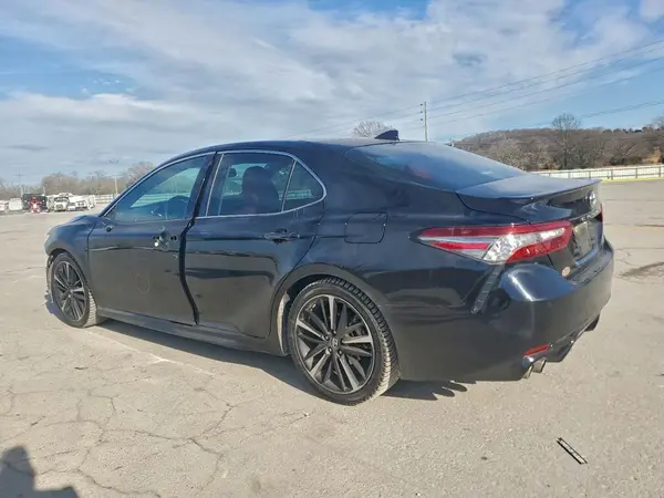 4T1B61HK3JU521139 2018 TOYOTA CAMRY - Image 2