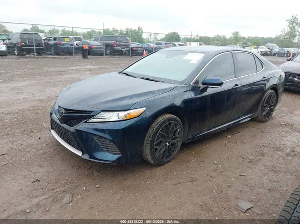 4T1B61HK3JU524333 2018 TOYOTA CAMRY - Image 2