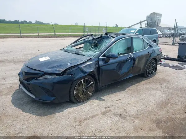 4T1B61HK3JU614534 2018 TOYOTA CAMRY - Image 2