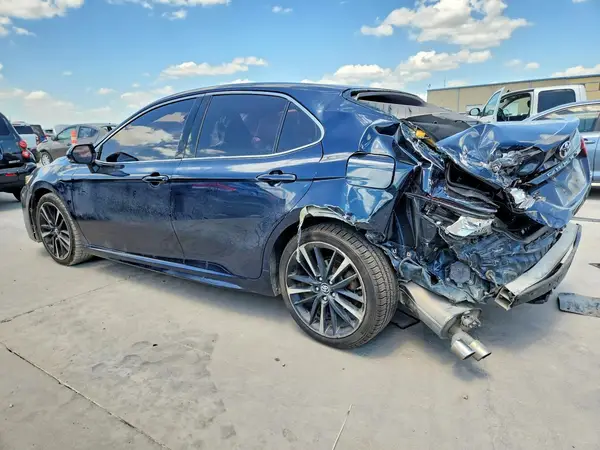 4T1B61HK3JU625100 2018 TOYOTA CAMRY - Image 2