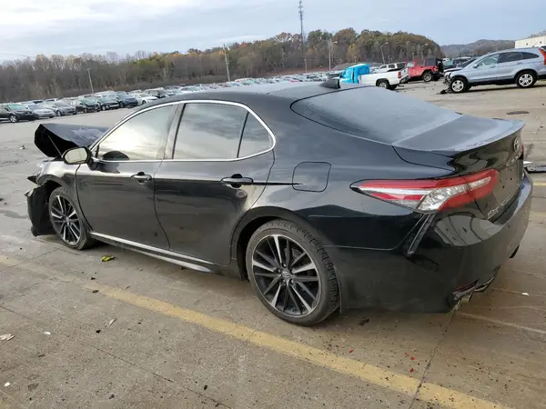4T1B61HK3JU635058 2018 TOYOTA CAMRY - Image 2
