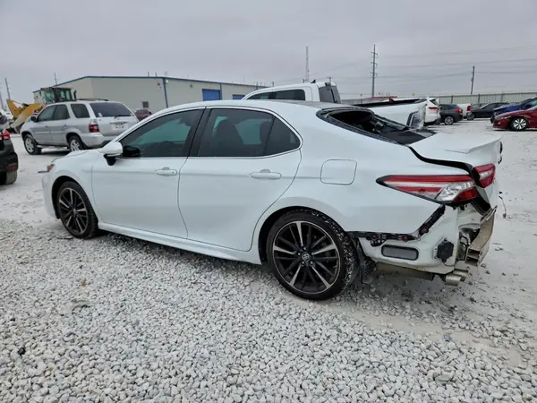 4T1B61HK3JU643080 2018 TOYOTA CAMRY - Image 2