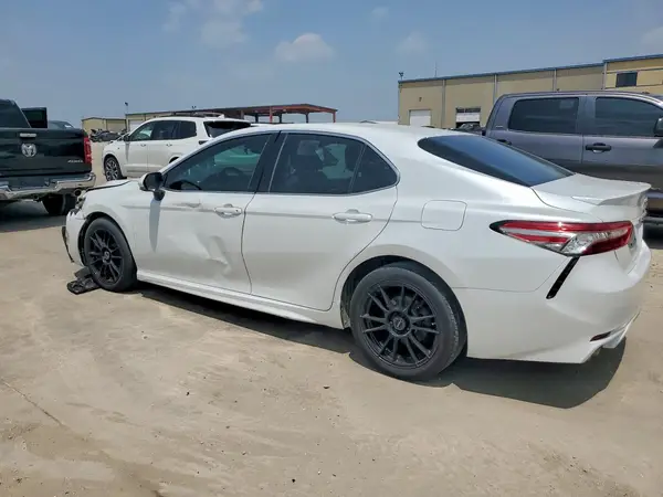 4T1B61HK3JU644732 2018 TOYOTA CAMRY - Image 2