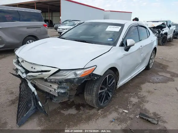 4T1B61HK3JU655469 2018 TOYOTA CAMRY - Image 2