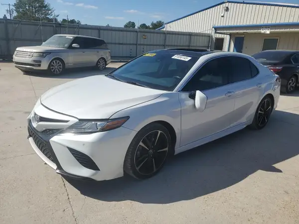 4T1B61HK3JU667167 2018 TOYOTA CAMRY - Image 1