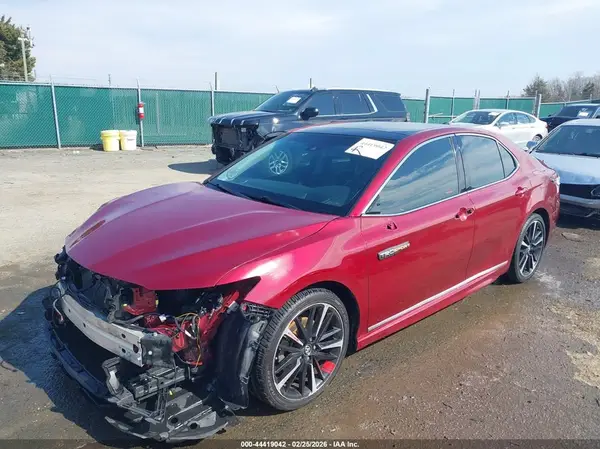 4T1B61HK3JU670781 2018 TOYOTA CAMRY - Image 2