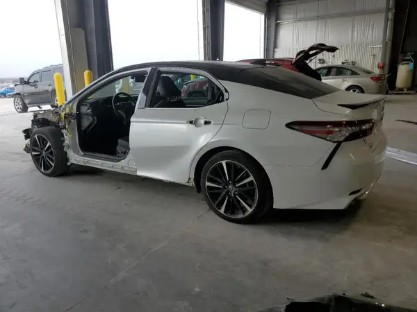 4T1B61HK3KU171741 2019 TOYOTA CAMRY - Image 2