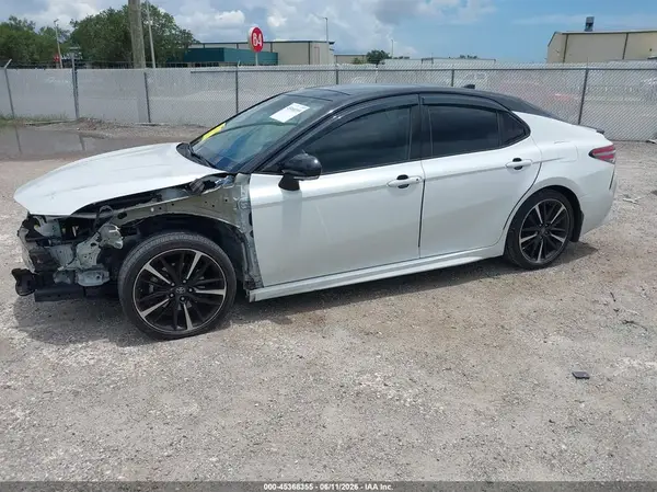 4T1B61HK3KU172310 2019 TOYOTA CAMRY - Image 2