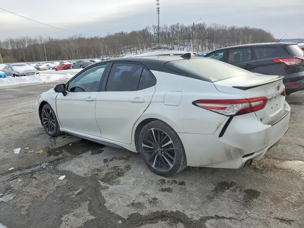 4T1B61HK3KU210358 2019 TOYOTA CAMRY - Image 2