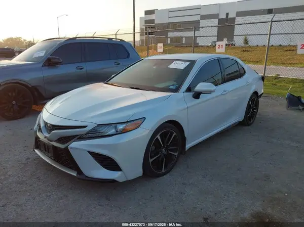 4T1B61HK3KU292740 2019 TOYOTA CAMRY - Image 2