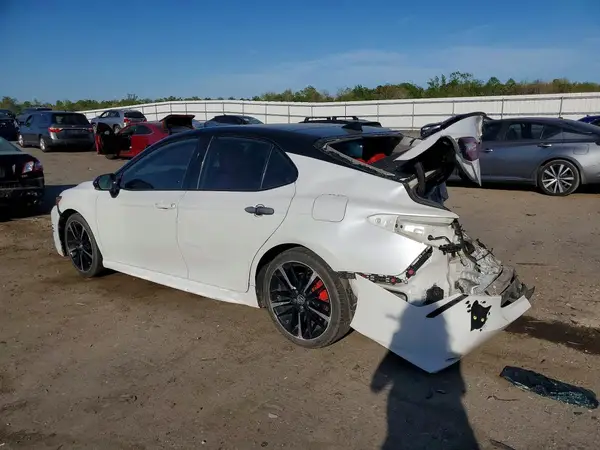 4T1B61HK3KU293743 2019 TOYOTA CAMRY - Image 2