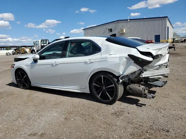 4T1B61HK3KU735078 2019 TOYOTA CAMRY - Image 2