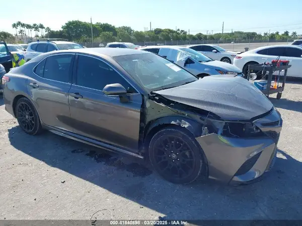 4T1B61HK3KU770042 2019 TOYOTA CAMRY - Image 1