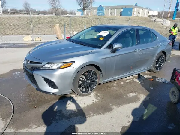 4T1B61HK3KU800236 2019 TOYOTA CAMRY - Image 2