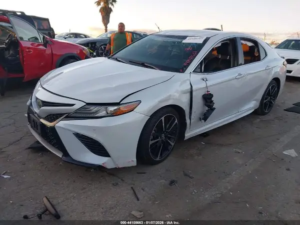 4T1B61HK4JU002004 2018 TOYOTA CAMRY - Image 2