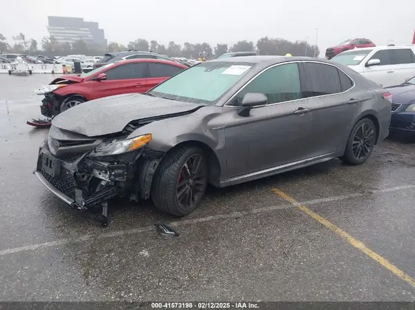 4T1B61HK4JU003332 2018 TOYOTA CAMRY - Image 2