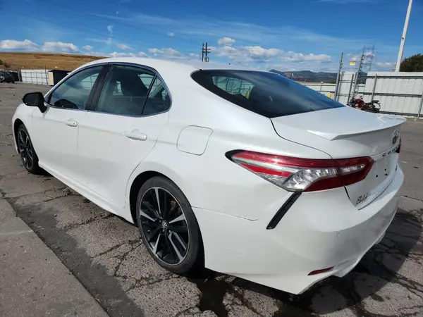 4T1B61HK4JU009566 2018 TOYOTA CAMRY - Image 2