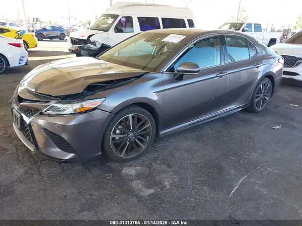 4T1B61HK4JU010748 2018 TOYOTA CAMRY - Image 2