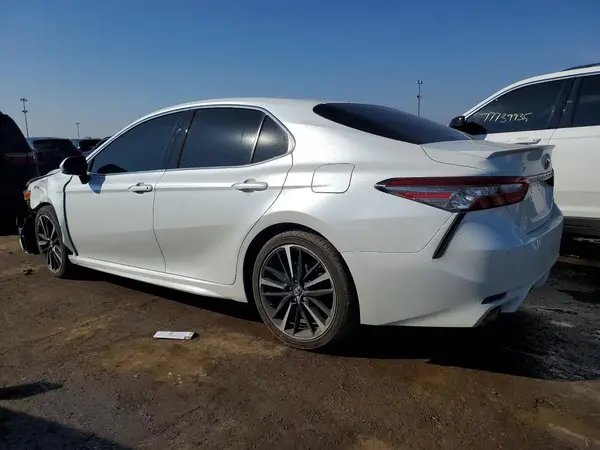 4T1B61HK4JU014220 2018 TOYOTA CAMRY - Image 2