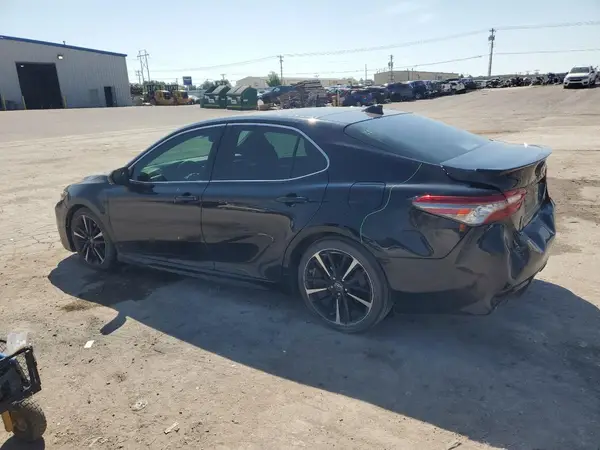 4T1B61HK4JU022026 2018 TOYOTA CAMRY - Image 2