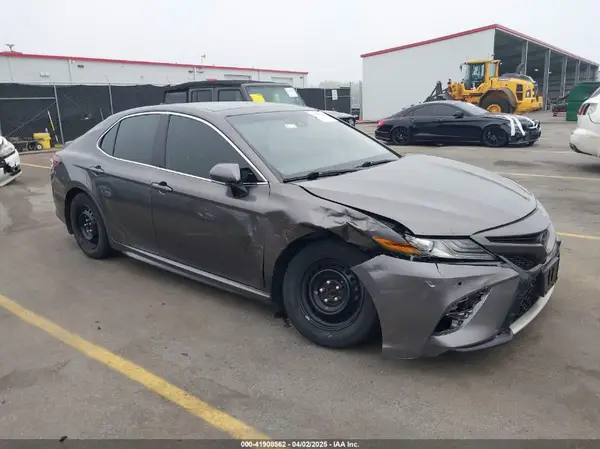 4T1B61HK4JU028232 2018 TOYOTA CAMRY - Image 1