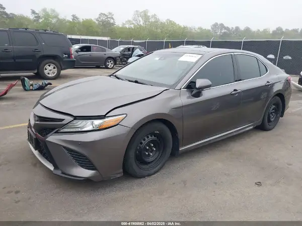 4T1B61HK4JU028232 2018 TOYOTA CAMRY - Image 2