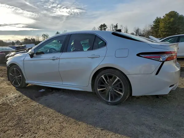 4T1B61HK4JU029980 2018 TOYOTA CAMRY - Image 2
