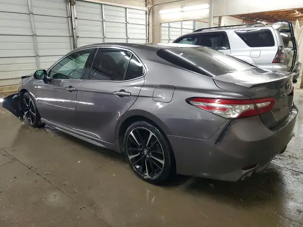 4T1B61HK4JU047413 2018 TOYOTA CAMRY - Image 2