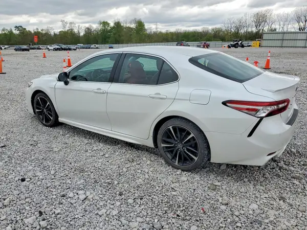 4T1B61HK4JU056774 2018 TOYOTA CAMRY - Image 2