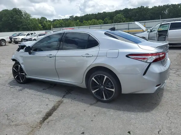 4T1B61HK4JU066267 2018 TOYOTA CAMRY - Image 2