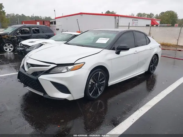 4T1B61HK4JU066429 2018 TOYOTA CAMRY - Image 2