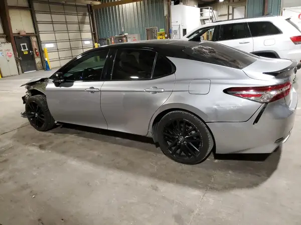 4T1B61HK4JU066740 2018 TOYOTA CAMRY - Image 2