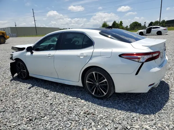 4T1B61HK4JU074482 2018 TOYOTA CAMRY - Image 2