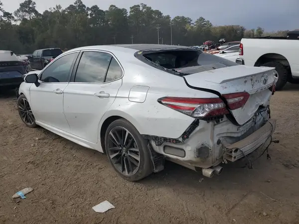 4T1B61HK4JU074949 2018 TOYOTA CAMRY - Image 2