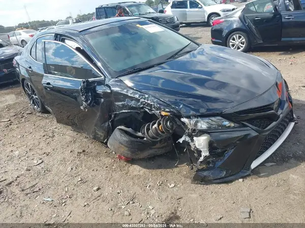 4T1B61HK4JU078533 2018 TOYOTA CAMRY - Image 1