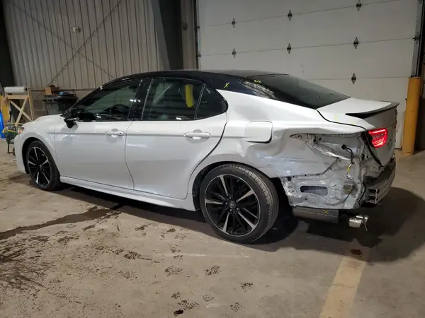 4T1B61HK4JU080833 2018 TOYOTA CAMRY - Image 2