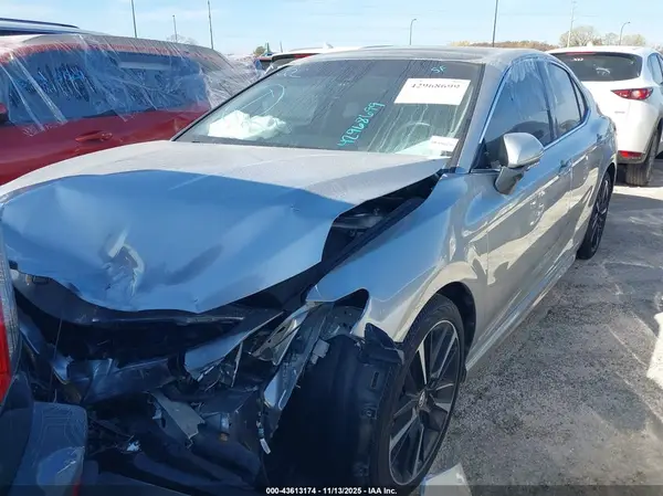 4T1B61HK4JU081156 2018 TOYOTA CAMRY - Image 2