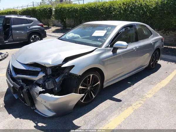 4T1B61HK4JU095090 2018 TOYOTA CAMRY - Image 2