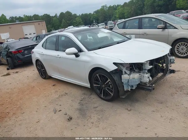 4T1B61HK4JU106802 2018 TOYOTA CAMRY - Image 1