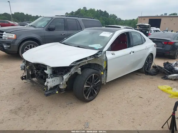 4T1B61HK4JU106802 2018 TOYOTA CAMRY - Image 2