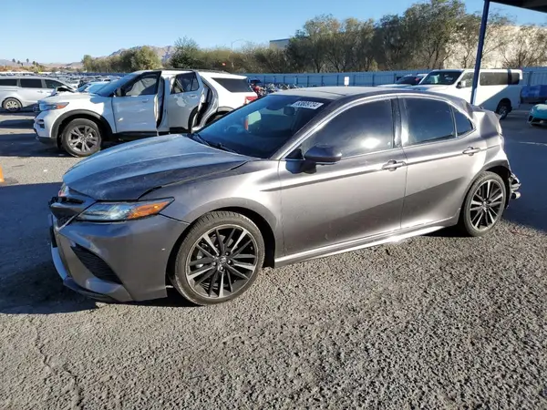 4T1B61HK4JU108548 2018 TOYOTA CAMRY - Image 1