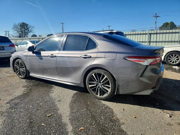 4T1B61HK4JU118285 2018 TOYOTA CAMRY - Image 2
